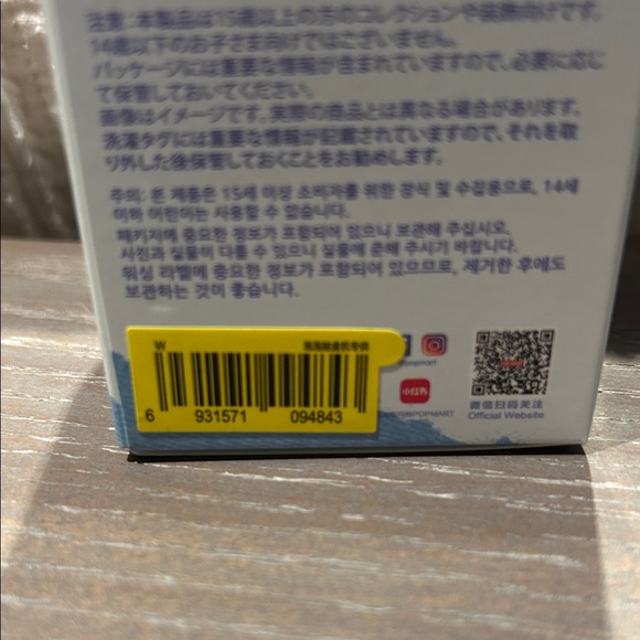 Labubu Pin for Love - Letter W (Grey) - Picture 7 of 9